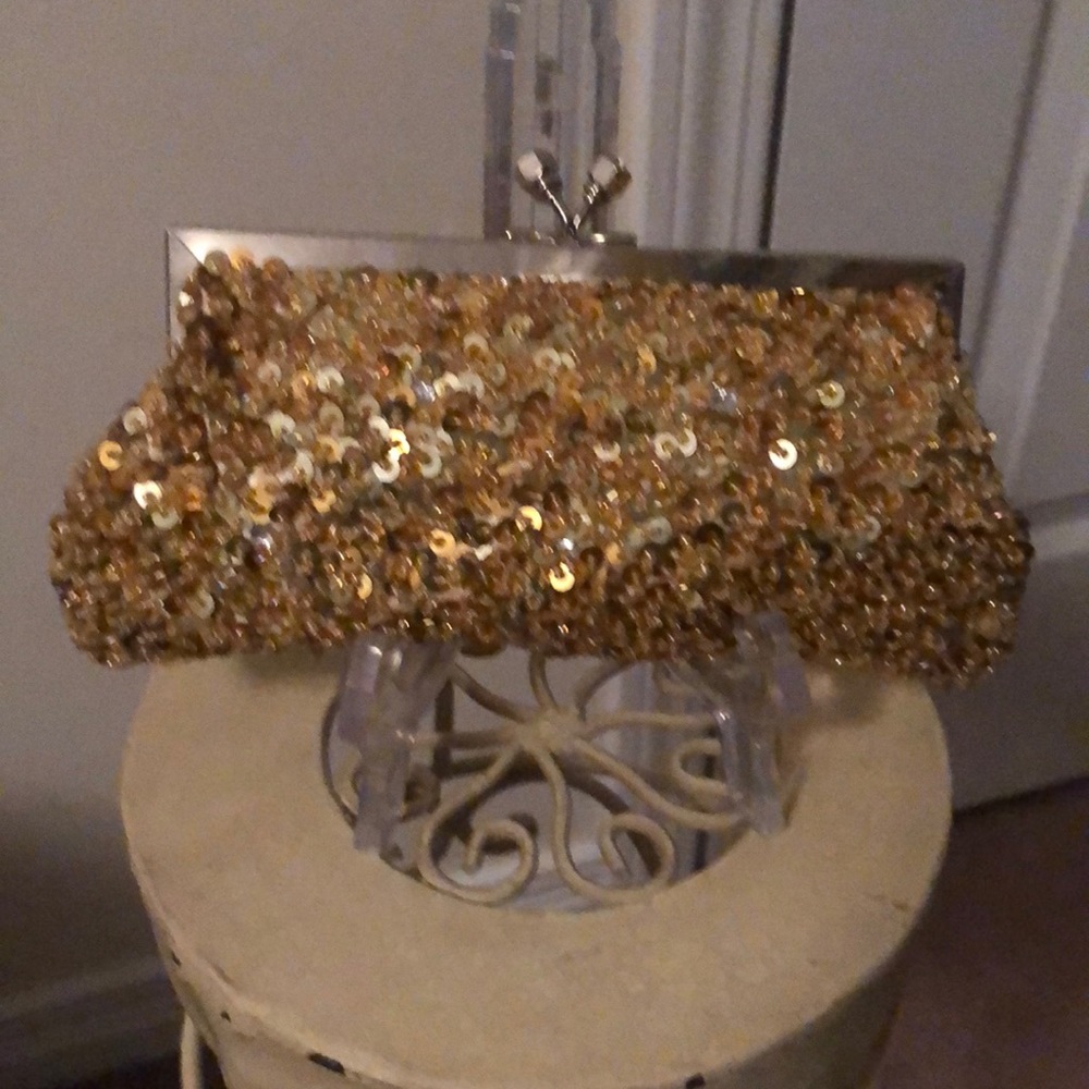 Sequence purse